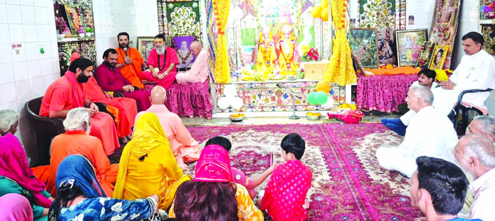 श्रद्धांजलि समारोह के दौरान
