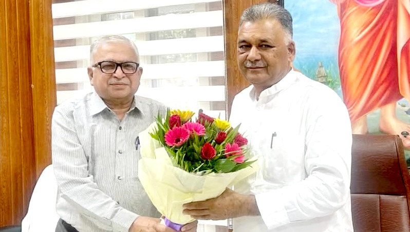 मंत्री इन्दर सिंह परमार से मिले भोज मुक्त विश्वविद्यालय के नवनियुक्त कुलगुरु प्रो. मिलिंद दत्तात्रेय दांडेकर