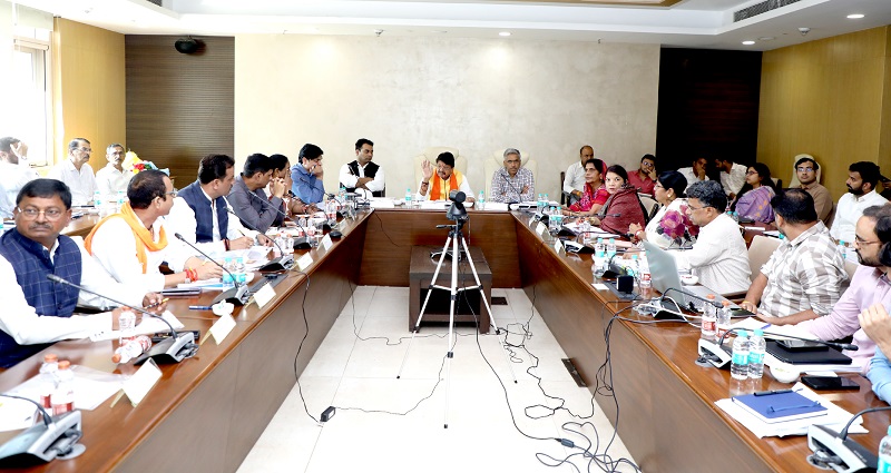 मप्रः मंत्री विजयवर्गीय ने की नगरीय विकास योजनाओं की समीक्षा