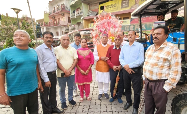 बाल्मीकि जयंती पर नाहन में शोभायात्रा,भाजपा प्रदेश अध्यक्ष डॉ राजीव बिंदल ने की शिरकत बाल्मीकि जयंती पर नाहन में शोभायात्रा,भाजपा प्रदेश अध्यक्ष डॉ राजीव बिंदल ने की शिरकत