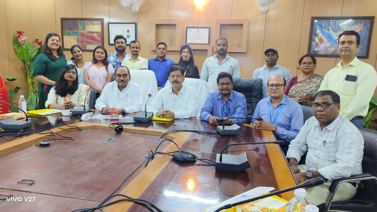 बैठक में शशिप्रकाश झा समेत अन्य