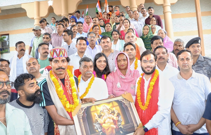 निषाद कुमार का स्वागत। निषाद कुमार का स्वागत।