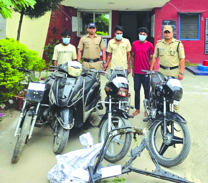 पुलिस गिरफ्त में आरोपित