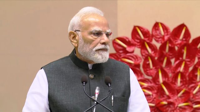 प्रधानमंत्री नरेन्द्र मोदी शनिवार को विज्ञान भवन में कार्यक्रम को संबोधित करते हुए प्रधानमंत्री नरेन्द्र मोदी शनिवार को विज्ञान भवन में कार्यक्रम को संबोधित करते हुए