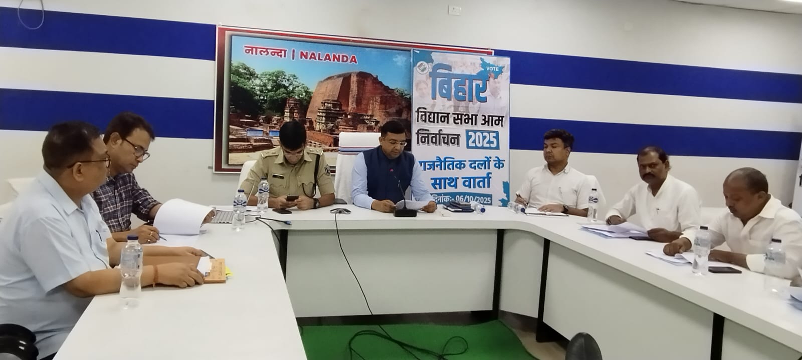 विधी व्यवस्था संधारण करते डीएम