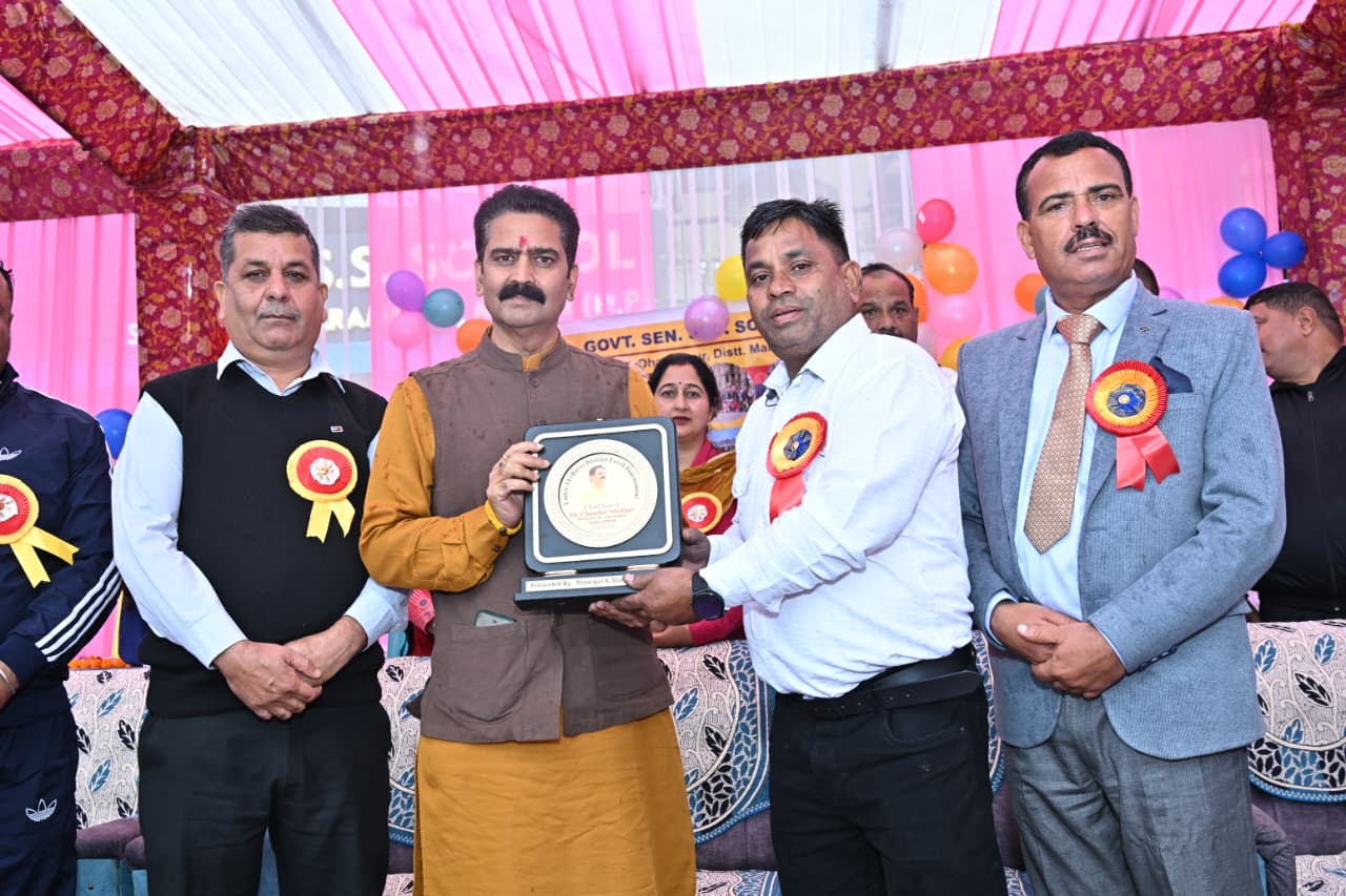 खेल प्रतियोगिता के शुभारंभ के अवसर पर। खेल प्रतियोगिता के शुभारंभ के अवसर पर।