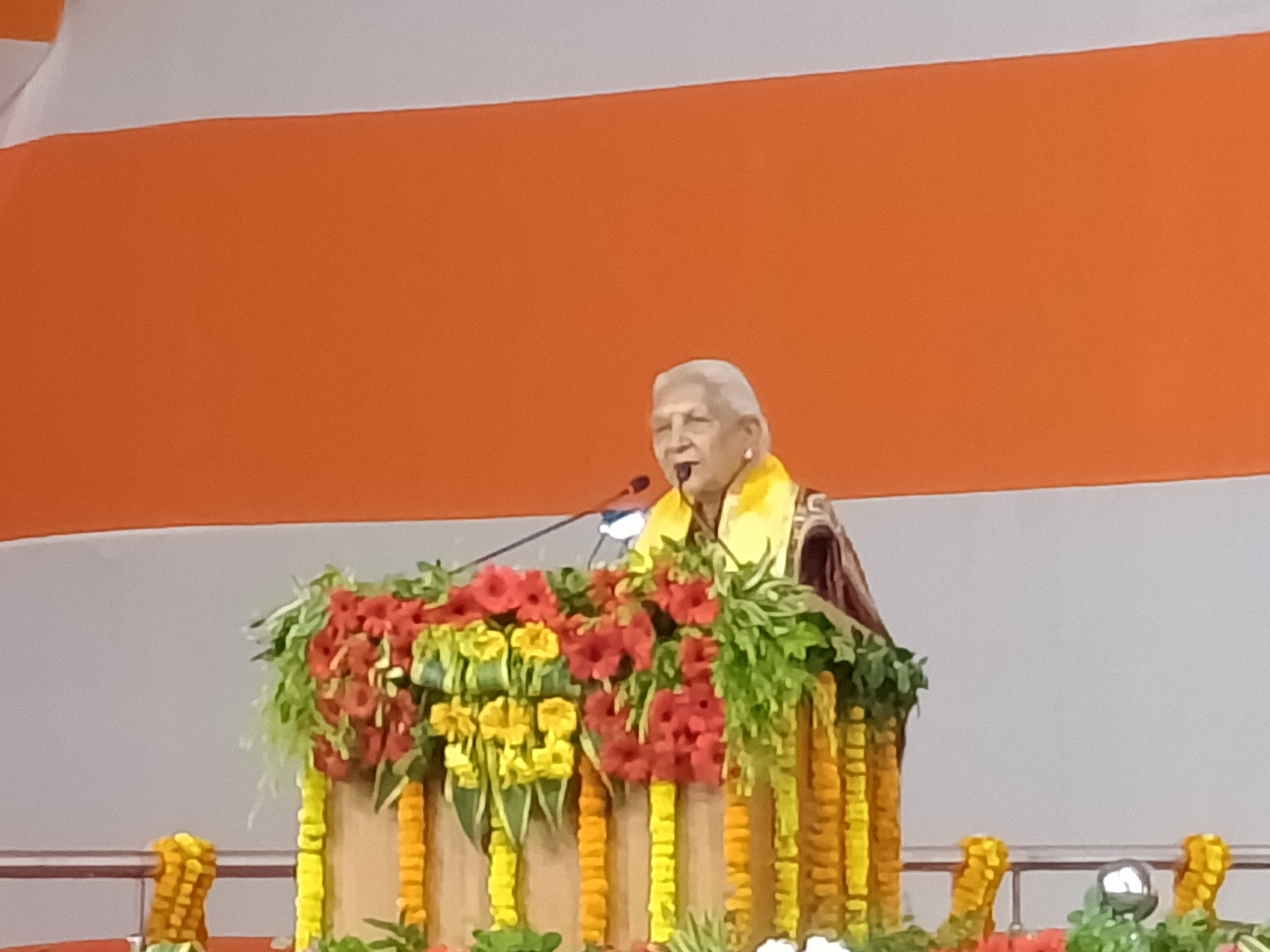 दीक्षांत समारोह में बोलतीं राज्यपाल