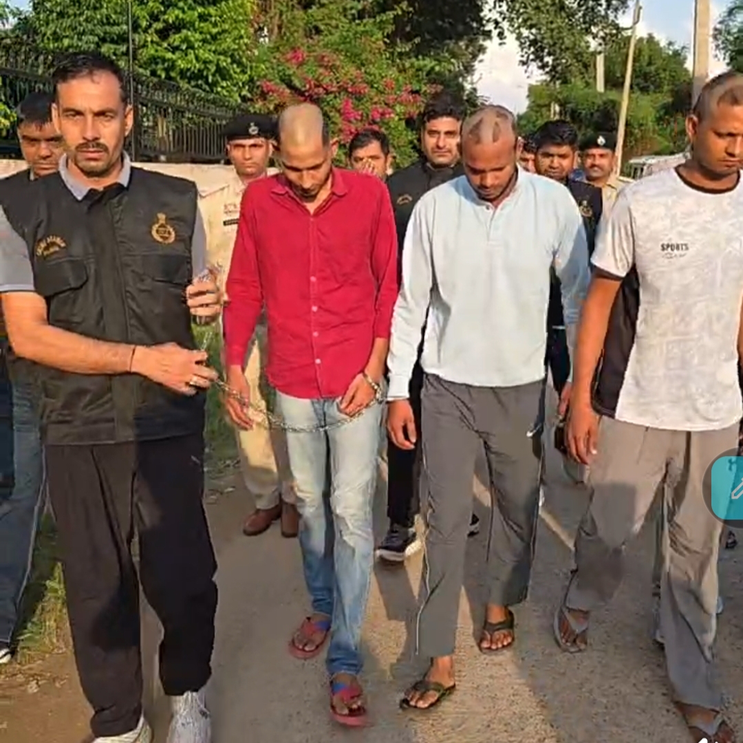पलवल सीआईए डकैतों का जुलुस निकलतेहुई