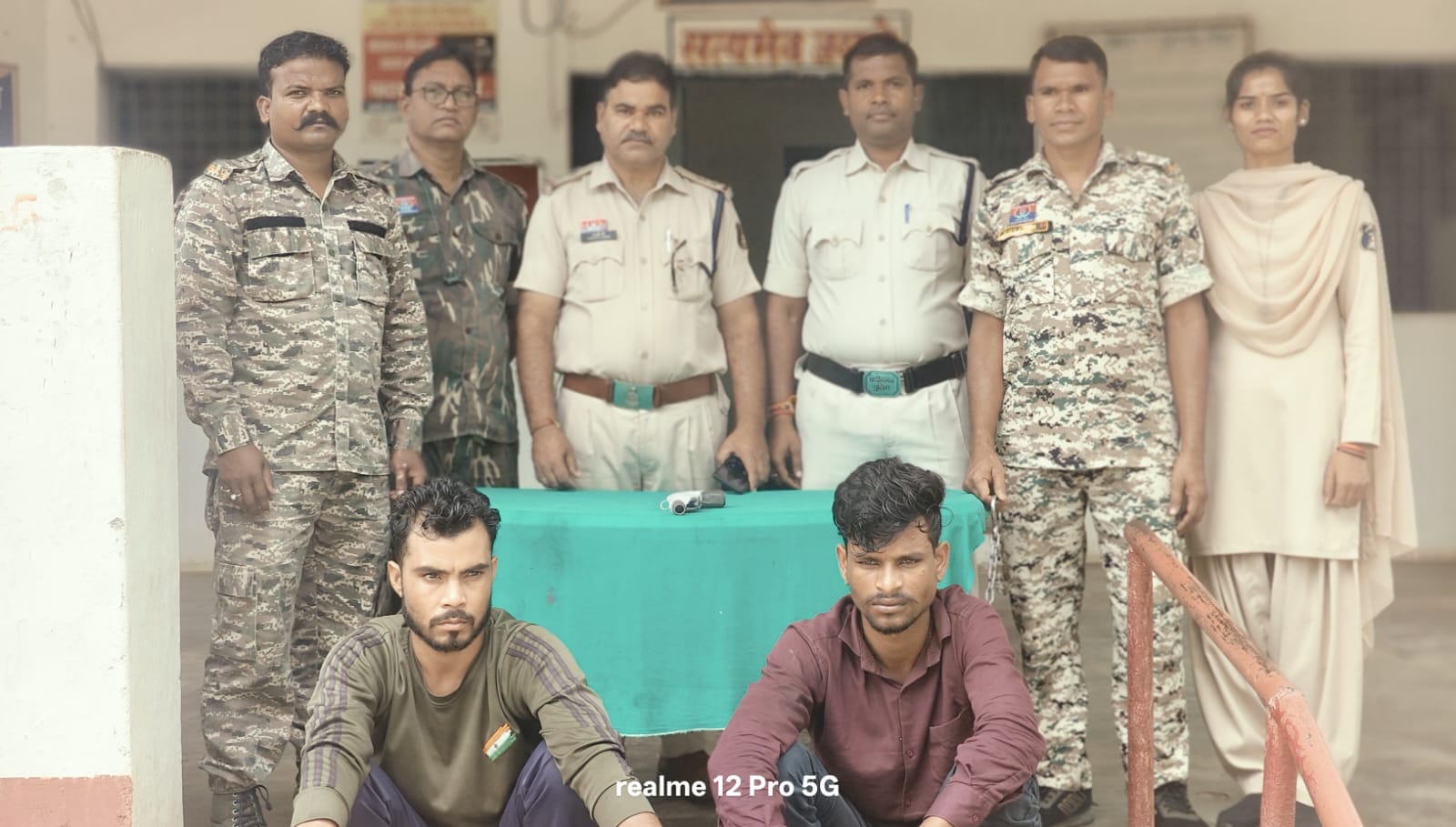 कट्टा लहराकर दहशत फैलाने वाले दो आरोपित गिरफ्तार