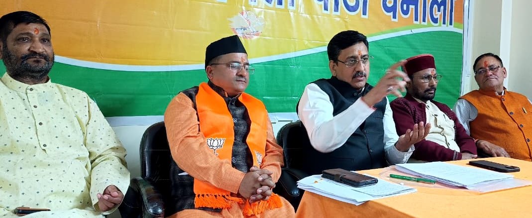 स्वदेशी अभियान को लेकर पत्रकारों से बातचीत करते हुए भाजपा प्रदेश मंत्री सतीश लखेड़ा।