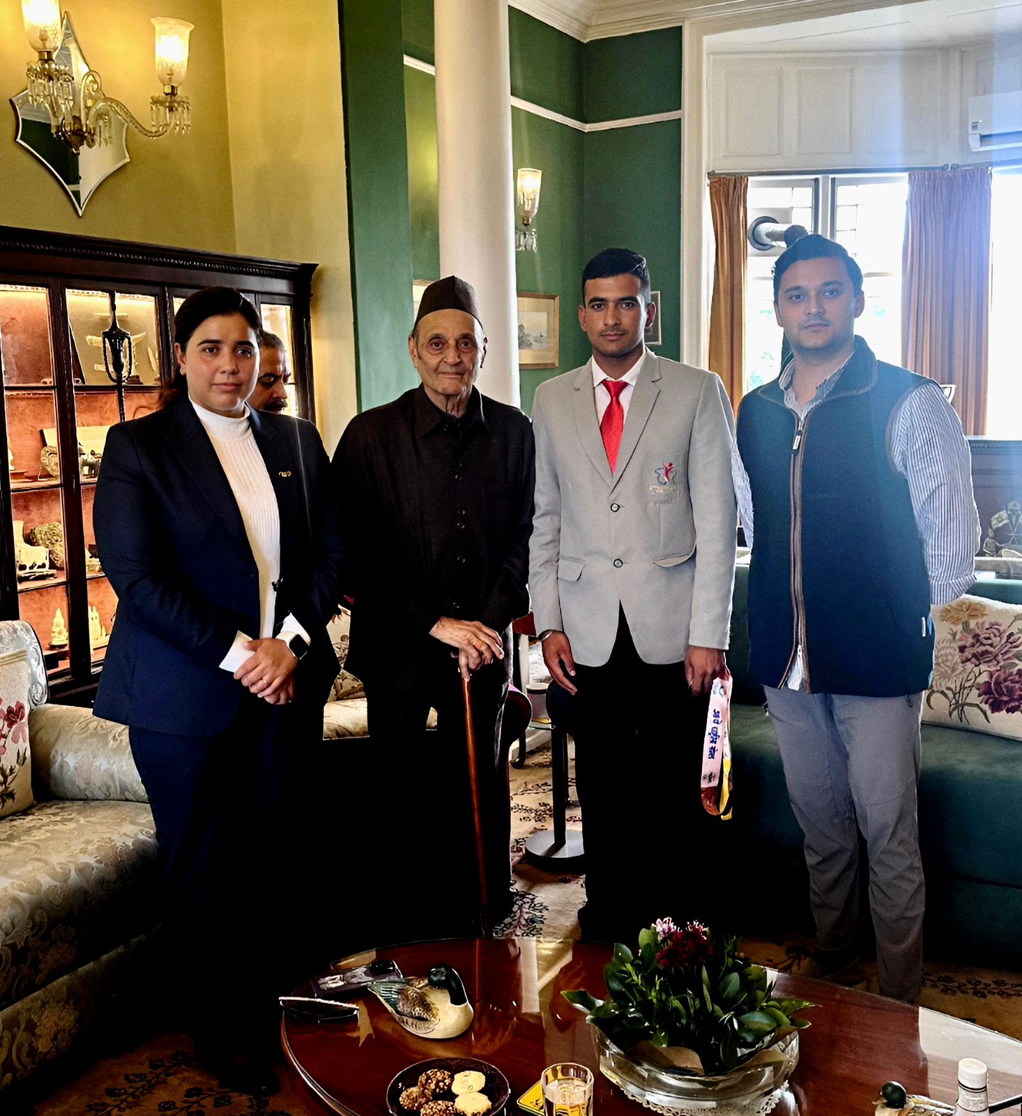 डॉ. करण सिंह ने मोहसिन अली और कोच बिलकिस मीर को खेलो इंडिया गोल्ड मेडल के लिए किया सम्मानित