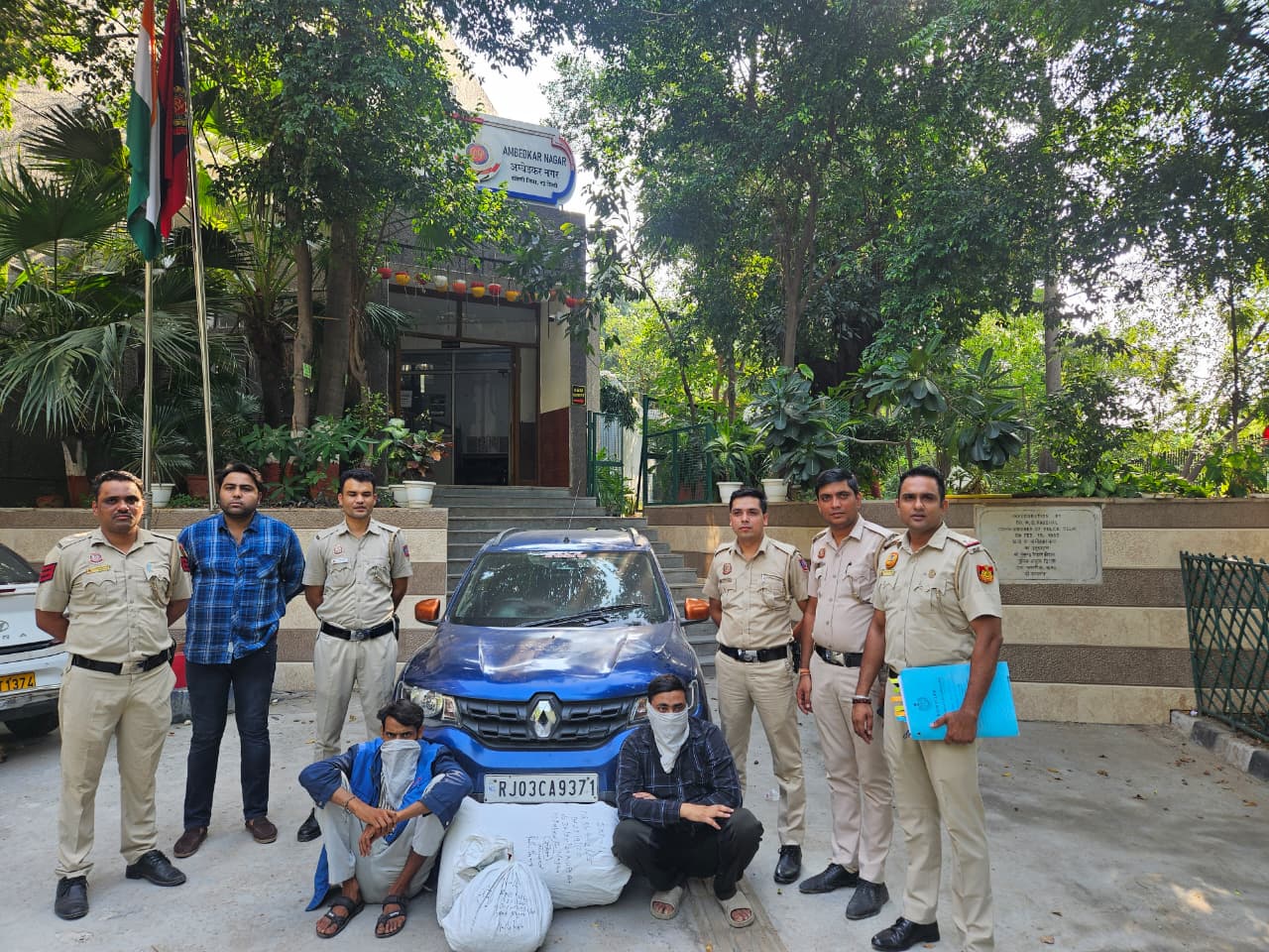 ड्रग्स तस्करी के मामले में गिरफ्तार दोनों आरोपितों की फोटो