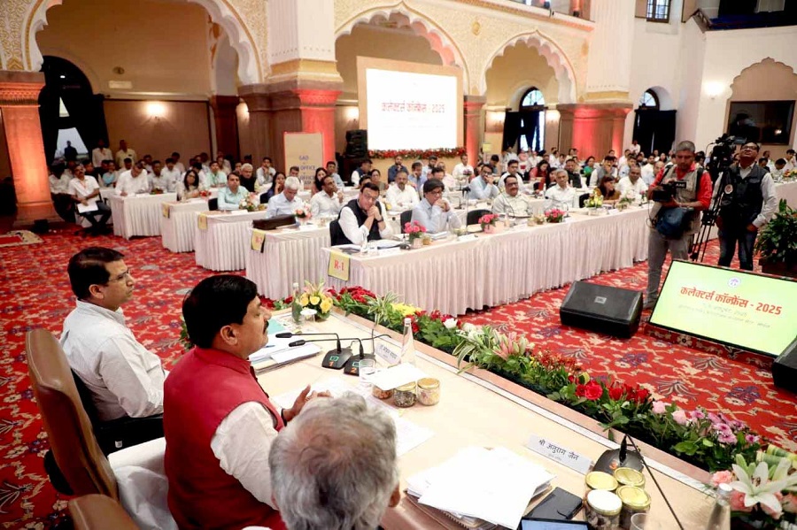 मुख्यमंत्री डॉ. मोहन यादव ने कलेक्टर्स-कमिश्नर कांफ्रेंस में अधिकारियों को किया संबोधित
