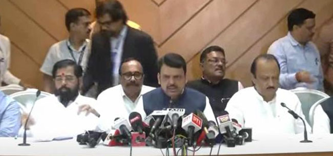 फोटो: बाढ़पीडि़तों के लिए पैकेज का ऐलान करते हुए मुख्यमंत्री देवेंद्र फडणवीस