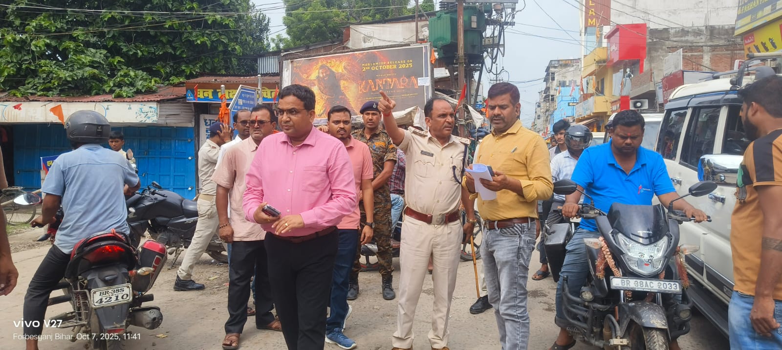 अररिया फोटो:ऑडियो और एसडीपीओ पोस्टर हटवाते