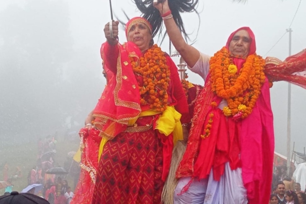 लड़ी धुर महोत्सव के छायाचित्र