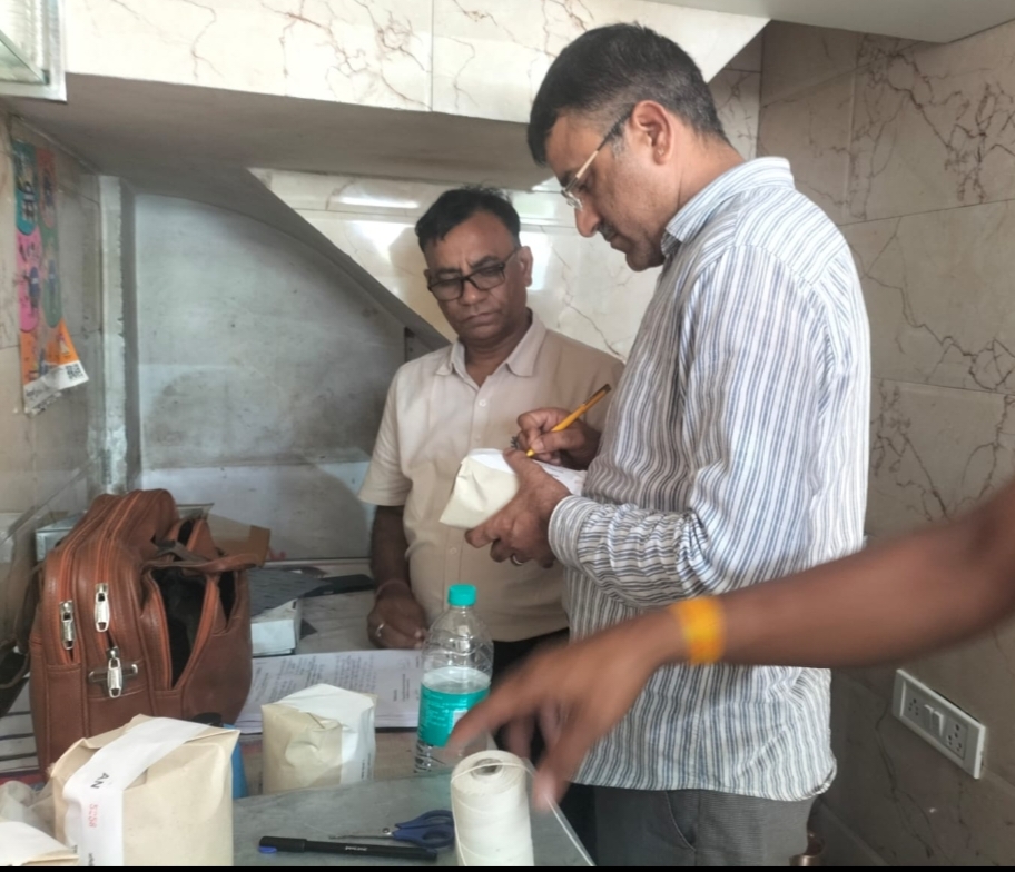 स्वास्थ्य विभाग की टीम ने दर्जन प्रतिष्ठानों का निरीक्षण कर खाद्य तेल व मिठाइयों के लिए नमूने