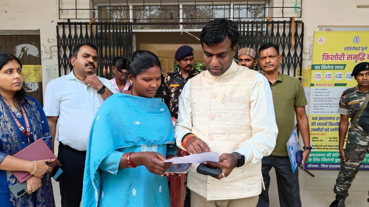 औचक निरीक्षण करते उपायुक्‍त