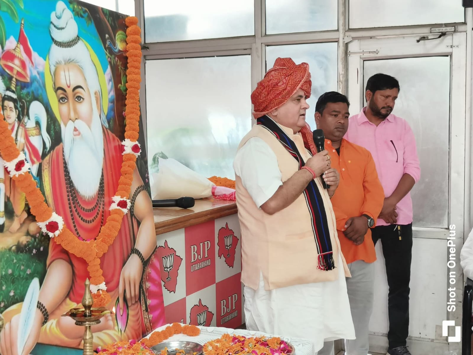 भाजपा मुख्यालय में महर्षि वाल्मीकि जयंती पर आयोजित कार्यक्रम को संबोधित करते।