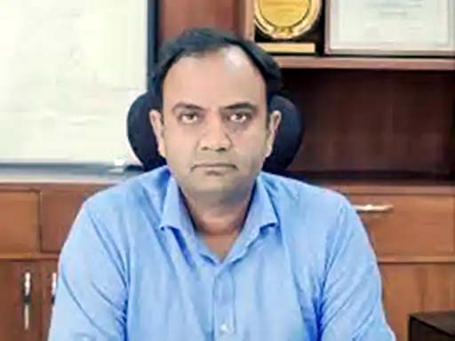 निगम कमिश्नर धीरेंद्र खडग़टा।