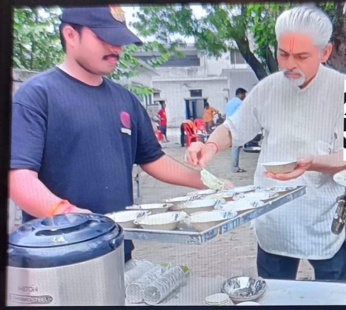 रुड़की में औषधि खीर का वितरण