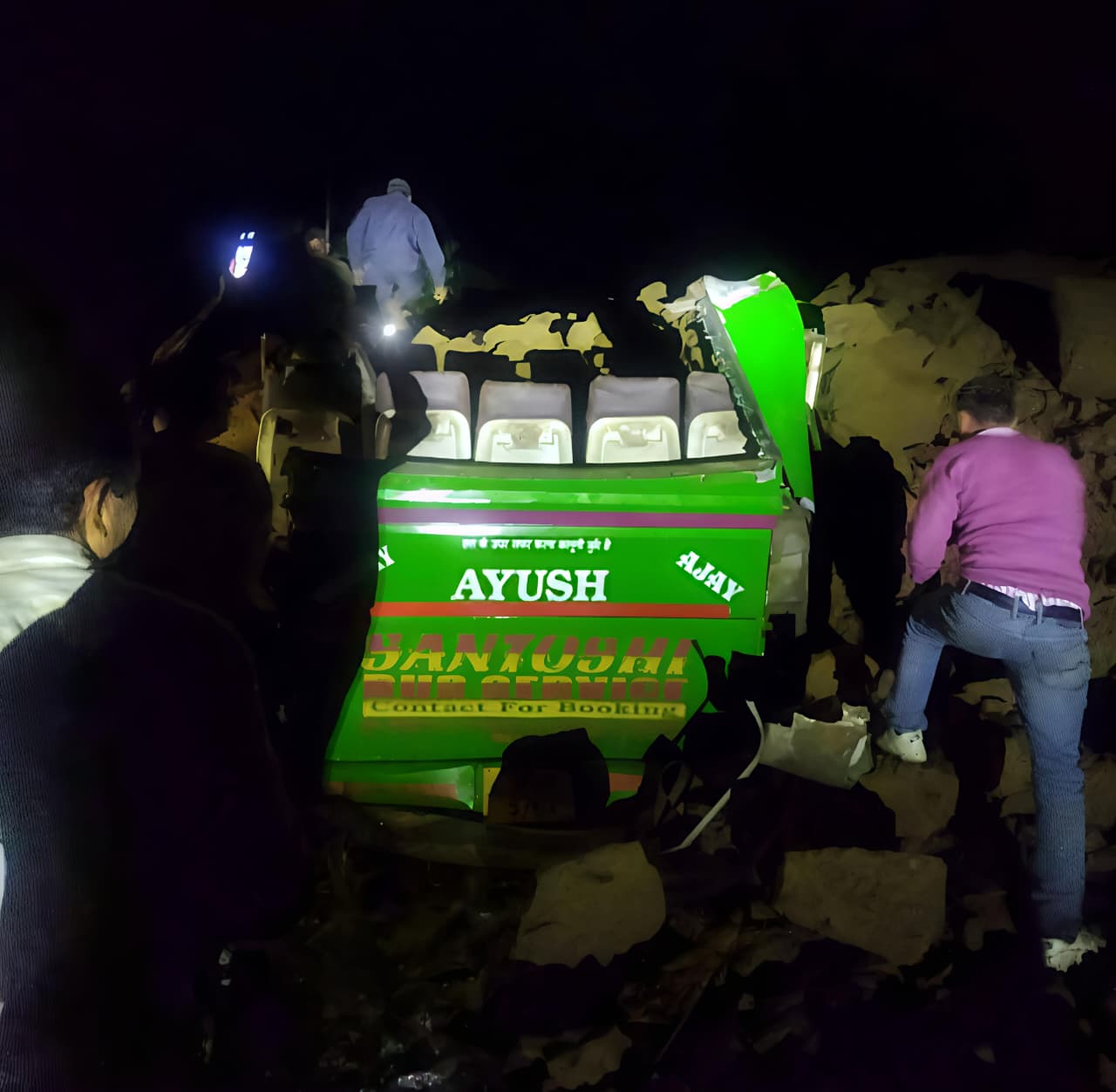 घटनास्थल पर राहत एवं बचाव कार्य जारी
