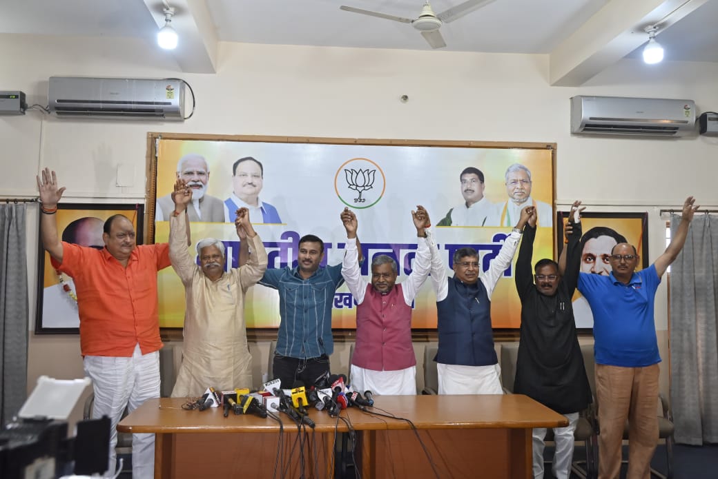 एनडीए नेता की सामूहिक तस्वीर