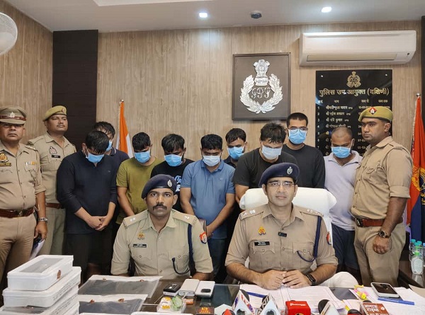 घटना की जानकारी देते डीसीपी निपुण