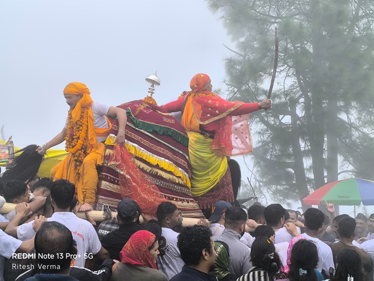 लड़ी धुर महोत्सव के छायाचित्र