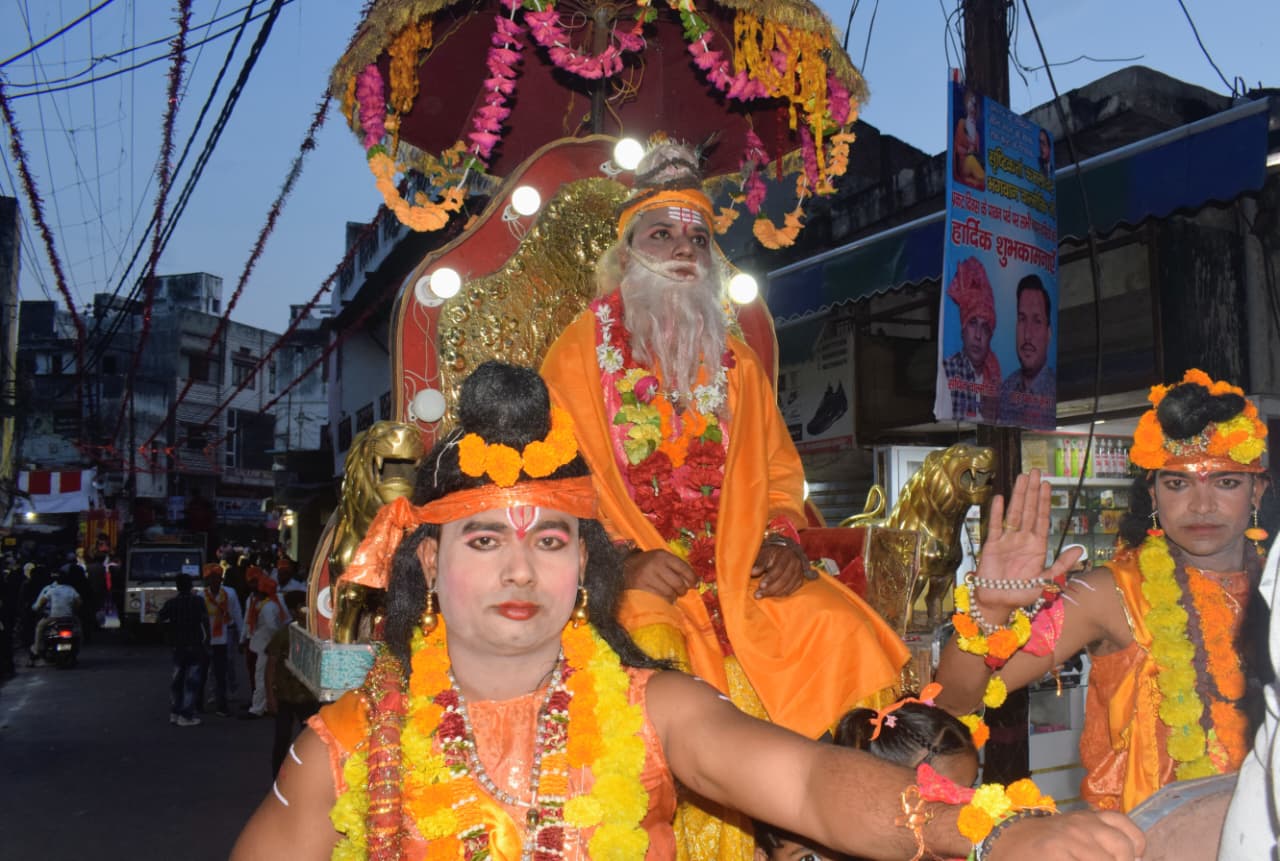 भगवान महर्षि वाल्मीकि प्रकट उत्सव पर निकलती शोभायात्रा में शामिल झांकी।