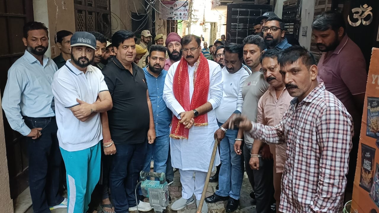 चल रहे सीवरेज कार्यों का किया निरीक्षण, 34 करोड़ रुपये की लागत से पूरा होगा विकास कार्य