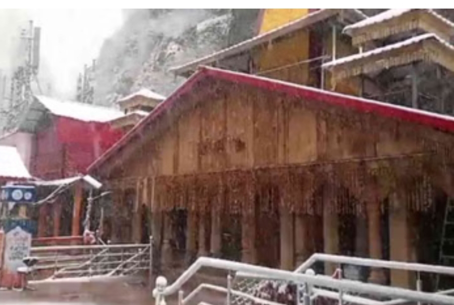 यमुनोत्री धाम में मौसम की पहली बर्फबारी