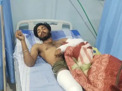 करण का अस्पताल में चल रहा उपचार।