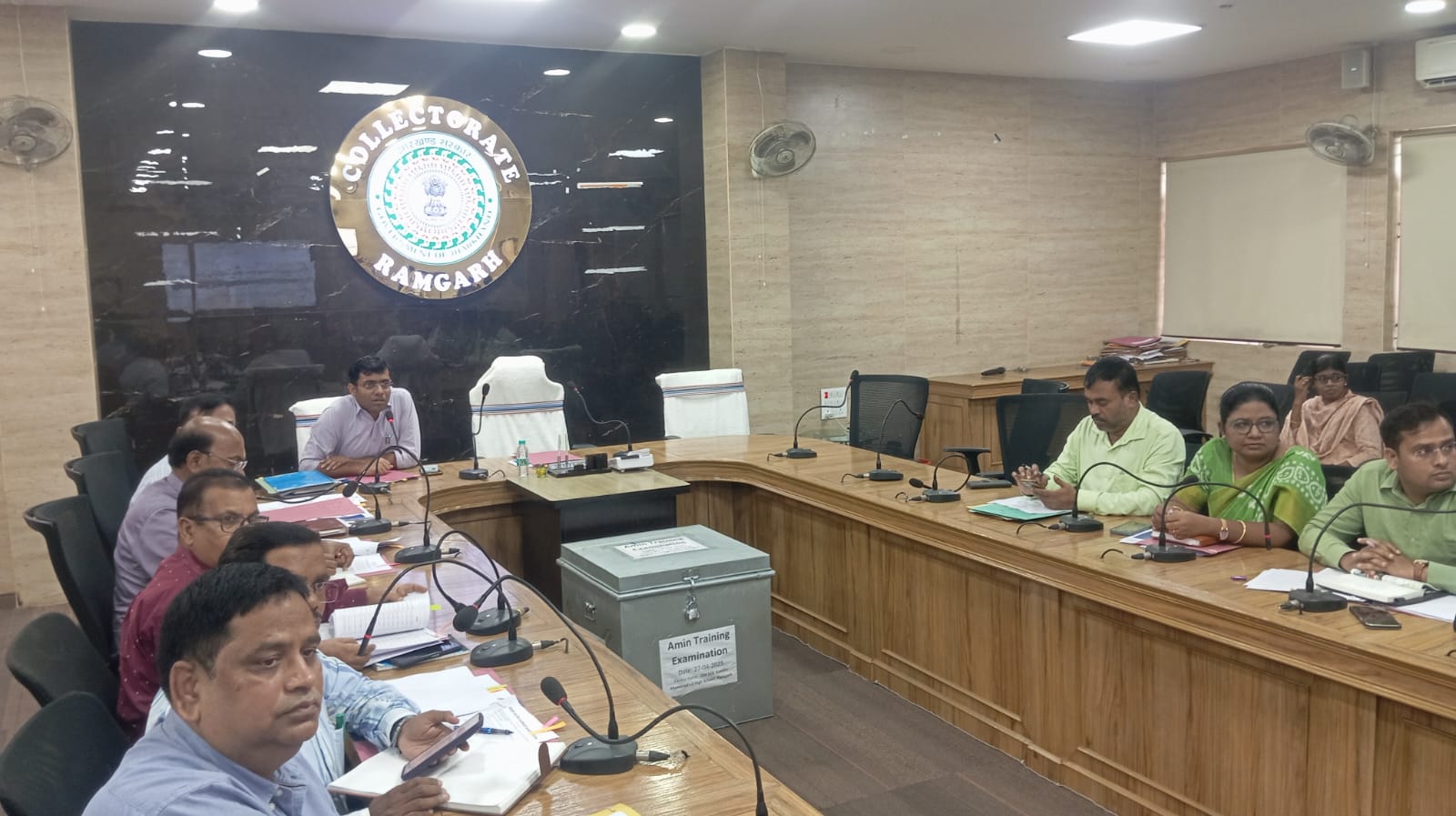 बैठक में शामिल अधिकारी