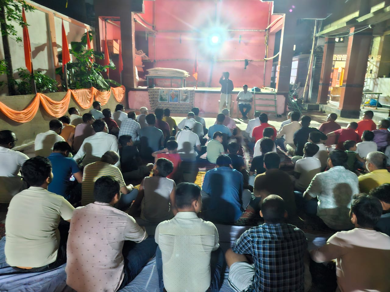 शरद पूर्णिमा उत्सव में भाग लेते स्वयंसेवक शरद पूर्णिमा उत्सव में भाग लेते स्वयंसेवक