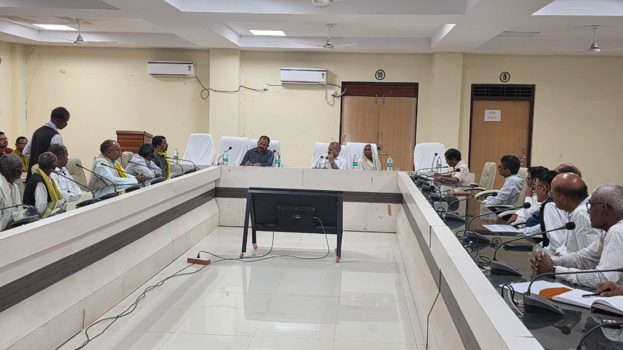 कोल ब्लॉक विस्थापितों के साथ बैठक कोल ब्लॉक विस्थापितों के साथ बैठक