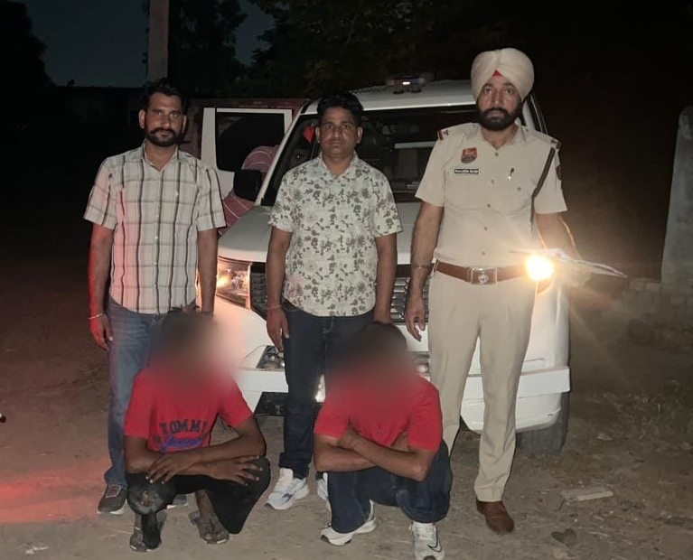 पकड़े गए हेरोइन तस्कर।