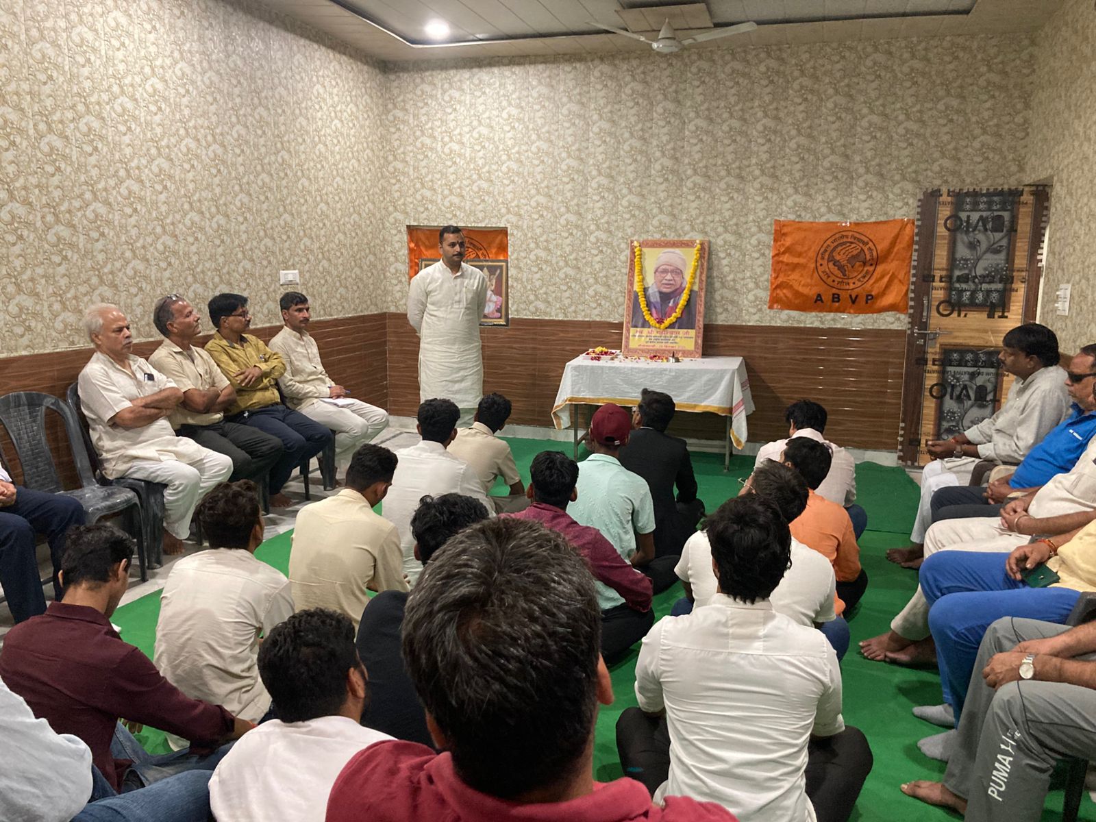आरएसएस के वरिष्ठ प्रचारक के जीवन पर प्रकाश डालते हुए पूर्व अखिल भारतीय विद्यार्थी परिषद राष्ट्रीय कार्यकारिणी के विशेष आमंत्रित सदस्य