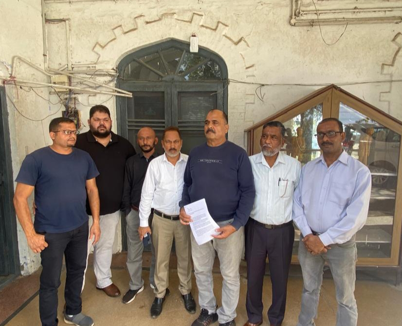 अंजुमन इस्लामिया की फंडिंग पर जांच की मांग, इंतज़ामिया कमेटी ने डीसी को सौंपा ज्ञापन