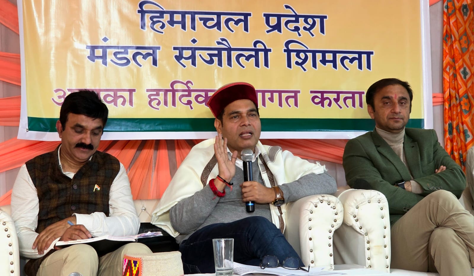 भाजपा नेता श्रीकांत शर्मा बैठक में