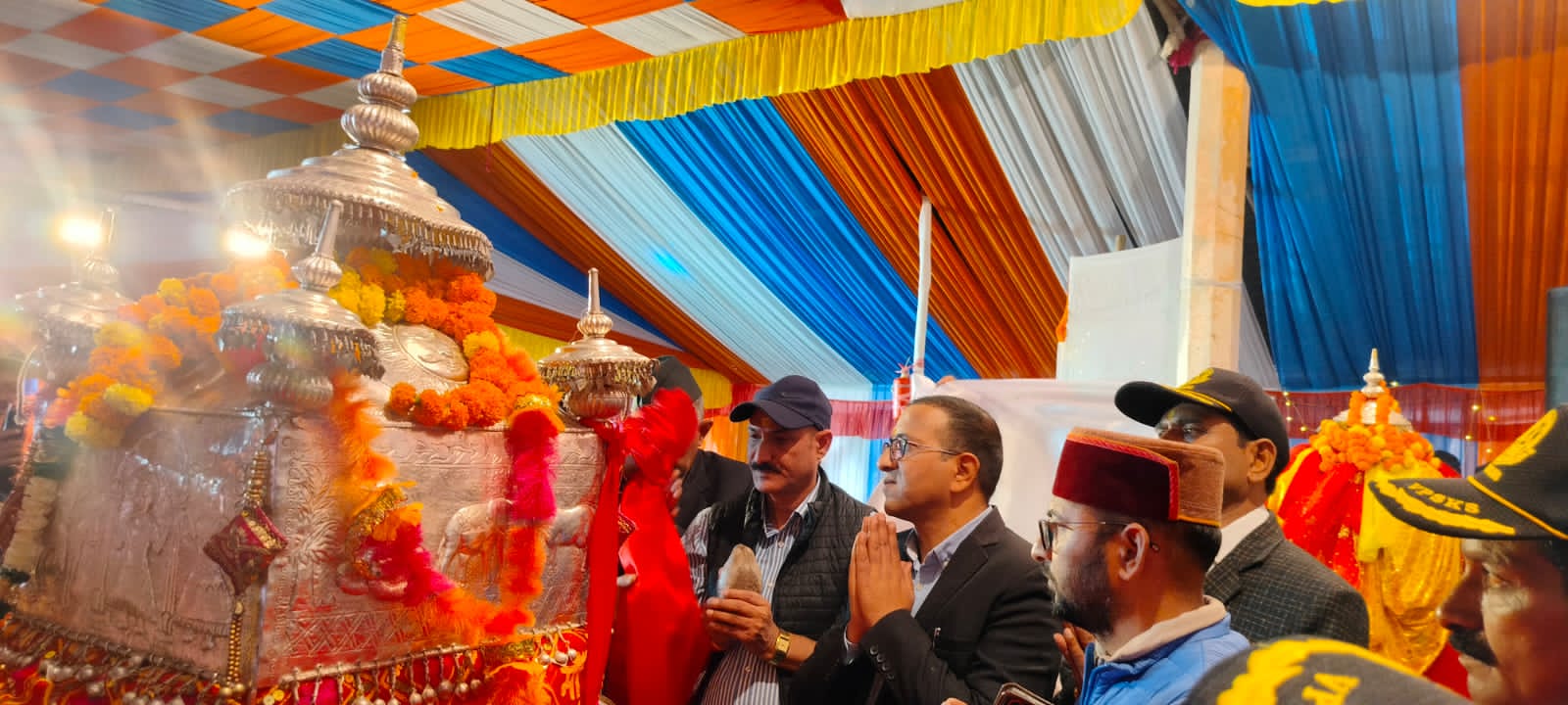 सैनिक दिवाली मेले का शुभारंभ करते हुए