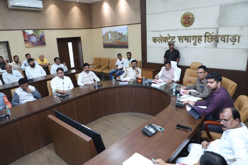 कफ सिरप प्रकरण में अब तक हुई कार्रवाई की उप मुख्यमंत्री शुक्ल ने की समीक्षा