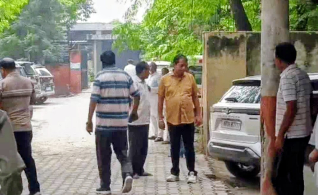 पानीपत सिविल अस्पताल में पोस्टमार्टम कराने पहुंचे परिजन