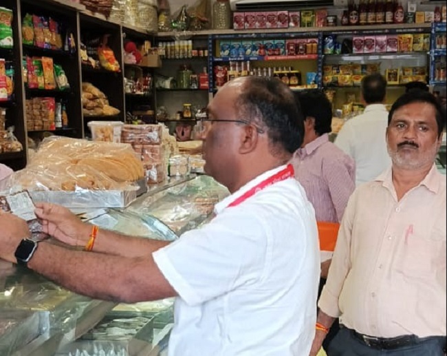 नापतोल विभाग ने किया दुकानों का निरीक्षण नापतोल विभाग ने किया दुकानों का निरीक्षण