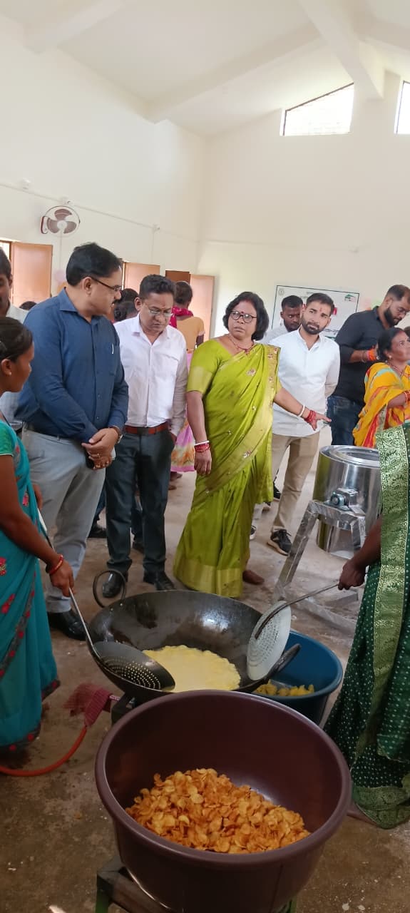 मशीन ईकाई से चिप्‍स का निर्माण करने के दौरान डीडीसी समेत अन्‍य