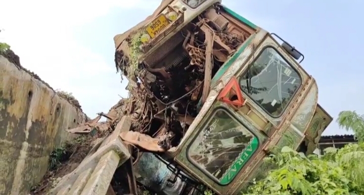 Narayangarh-driver-survives