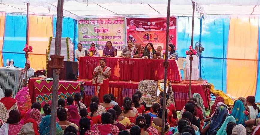 दीदी के गोठ रेडियो कार्यक्रम - महिला सशक्तिकरण की नई मिसाल, जिला पंचायत अध्यक्ष श्रीमती सत्यलता आनंद मिरी ने नवनिर्मित संकुल भवन का किया लोकार्पण दीदी के गोठ रेडियो कार्यक्रम - महिला सशक्तिकरण की नई मिसाल, जिला पंचायत अध्यक्ष श्रीमती सत्यलता आनंद मिरी ने नवनिर्मित संकुल भवन का किया लोकार्पण