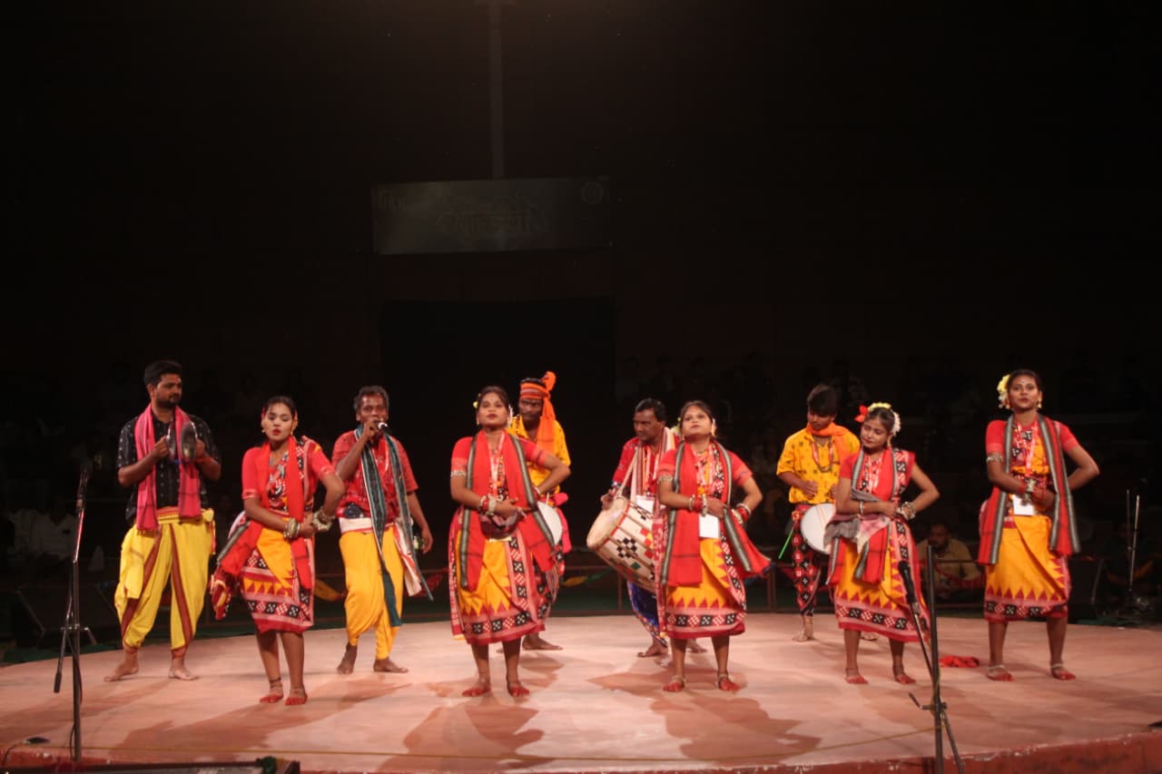 जवाहर कला केंद्र: राष्ट्रीय लोक नृत्य समारोह में दिखे देशभर की लोक संस्कृति के अनूठे रंग जवाहर कला केंद्र: राष्ट्रीय लोक नृत्य समारोह में दिखे देशभर की लोक संस्कृति के अनूठे रंग
