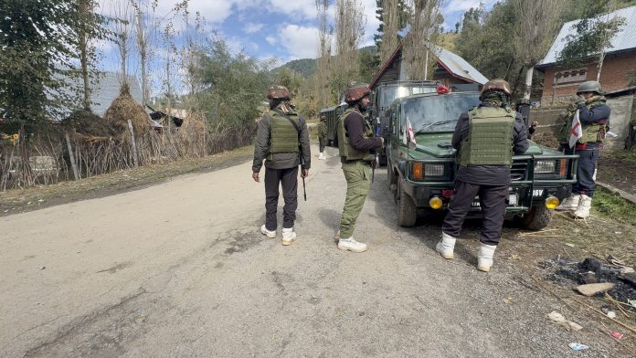लापता सैनिकों की तलाश में अभियान तीसरे दिन भी जारी लापता सैनिकों की तलाश में अभियान तीसरे दिन भी जारी