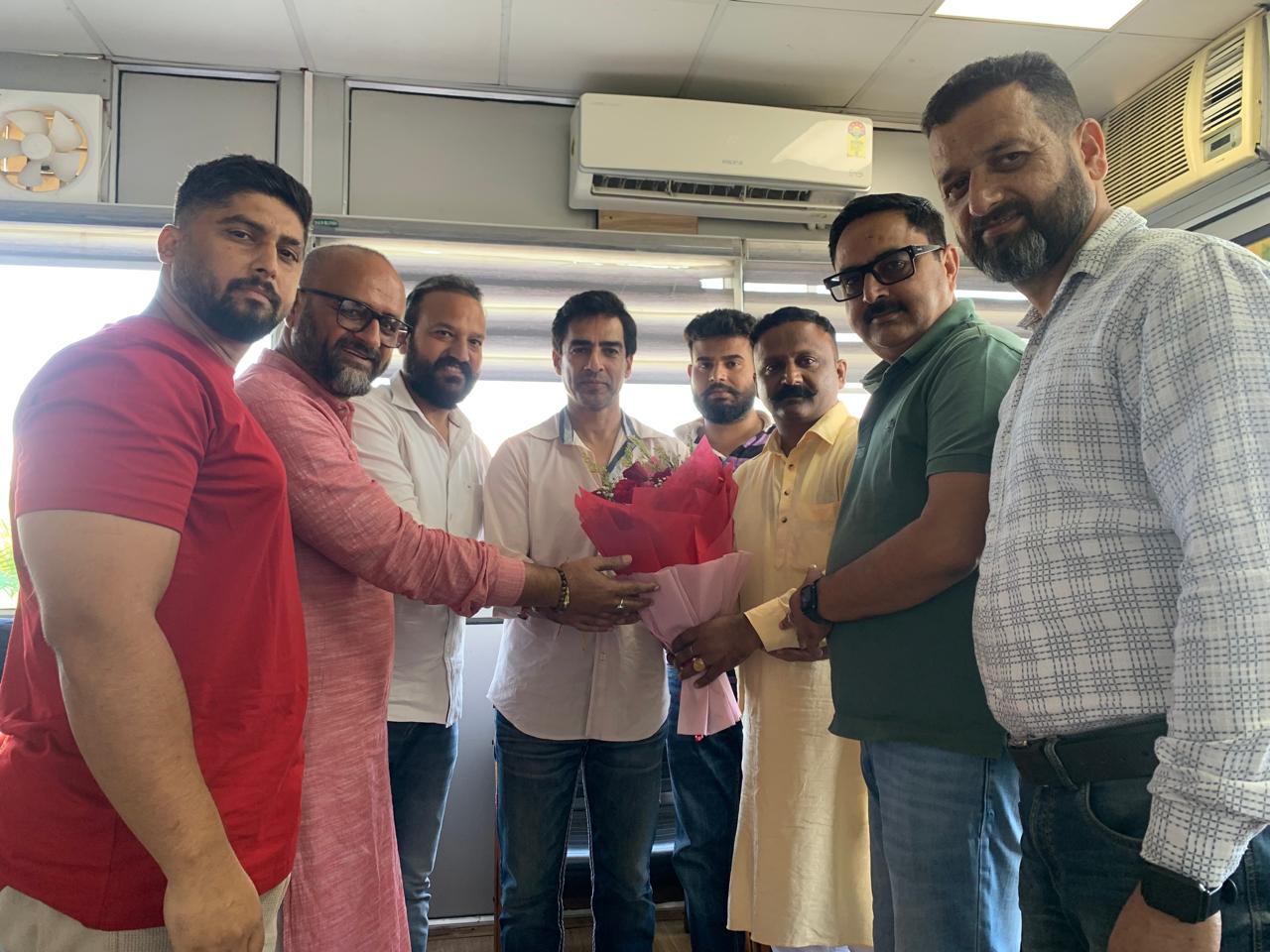 युवा राजपूत सभा ने बीसीसीआई अध्यक्ष मिथुन मनहास का किया सम्मान, उन्हें बताया जम्मू की शान युवा राजपूत सभा ने बीसीसीआई अध्यक्ष मिथुन मनहास का किया सम्मान, उन्हें बताया जम्मू की शान